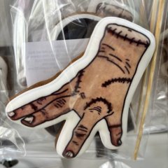 Пряник "Уэнздей. Вещь" 