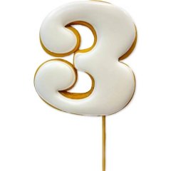 Пряник-цифра "3" с белой глазурью 